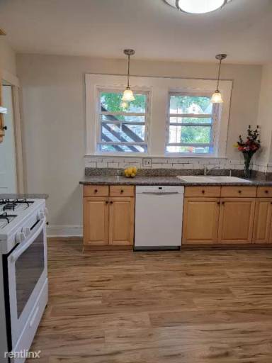 Main picture of 105 Ripley St