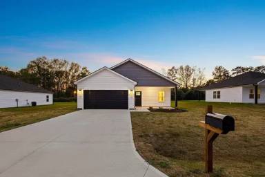 Main picture of 210 Essex Dr