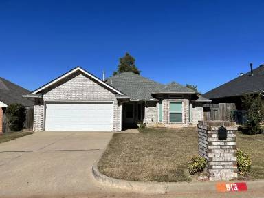Main picture of 513 NW 171st St