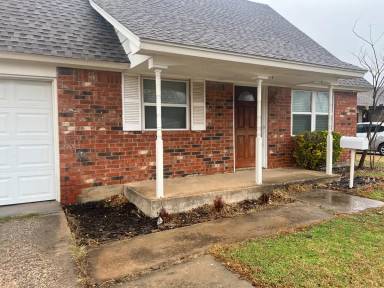 Main picture of 1049 W Main St