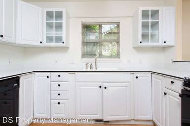 Main picture of 830 E Riverpark Ln