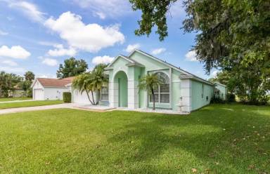 Main picture of 220 Hollowbrook Cir