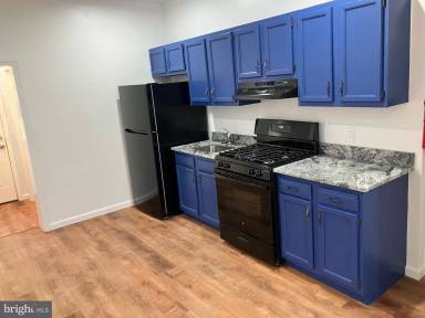 Main picture of 229 S Broadway
