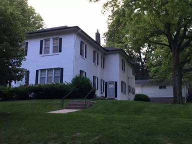 Main picture of 944 Forest Ave