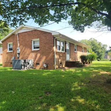 Main picture of 407 Center St