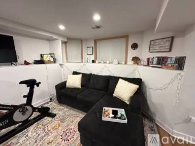 Main picture of 3611 N Christiana Ave