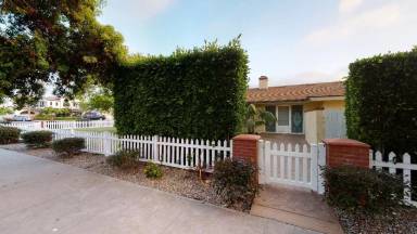 Main picture of 1120 Alameda Blvd