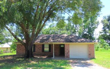 Main picture of 10110 Wooded Way