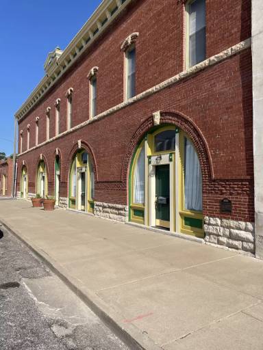 Main picture of 110 W Monroe St