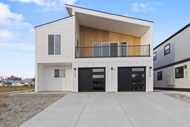 Main picture of 865 9th St West