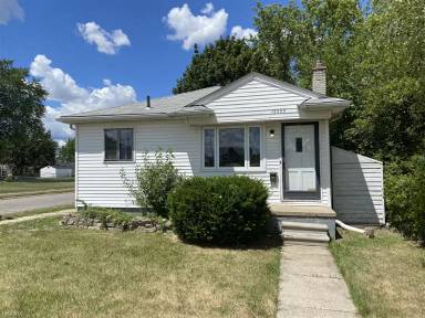 Main picture of 15509 Frazho Rd