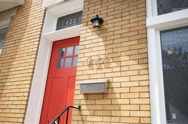 Main picture of 410 S Newkirk St