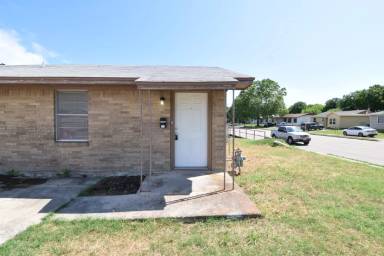 Main picture of 2206B Poage Ave