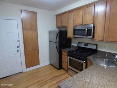 Main picture of 2340 W Granville Ave