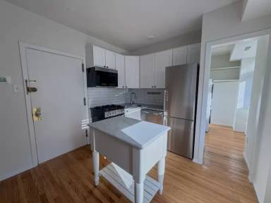 Main picture of 319 S 10th St