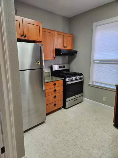 Main picture of 321 4th Ln