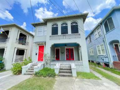 Main picture of 2409 Broadway St