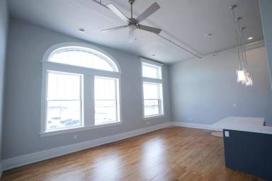 Main picture of 716-718 Commercial St