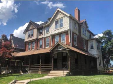 Main picture of 1003 W Main St