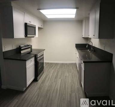 Main picture of 1366 E Oak Ave