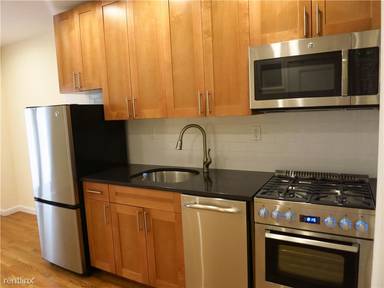 Main picture of 225 E 89th St