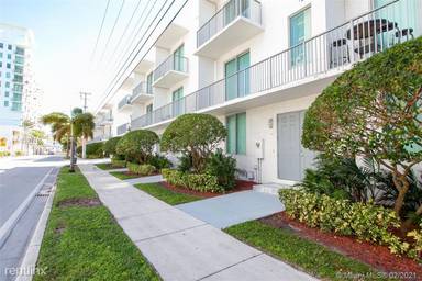 Main picture of 2150 Van Buren St