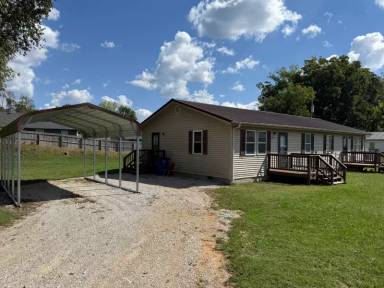 Main picture of 105 Combs Blvd