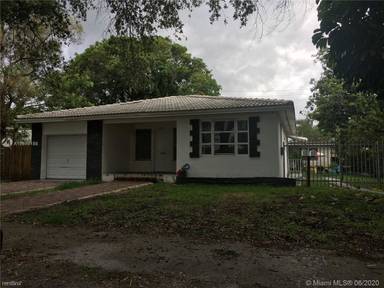 Main picture of 2029 Monroe St