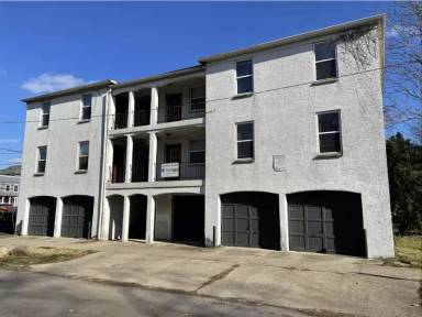 Main picture of 156 W 8th Ave