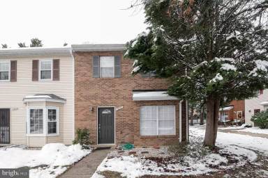 Main picture of 7600 Lee Landing Dr