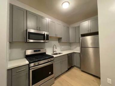 Main picture of 490 Francisco St