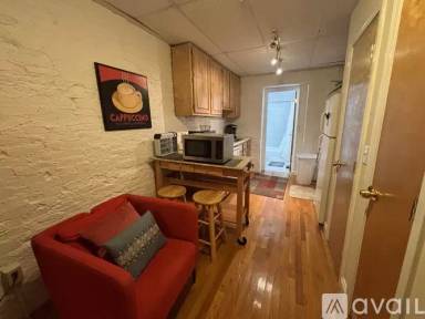 Main picture of 98 Tyler St