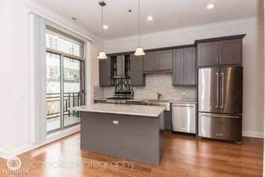 Main picture of 839 S Wells St