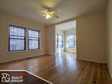 Main picture of 654-64 W Cornelia Ave