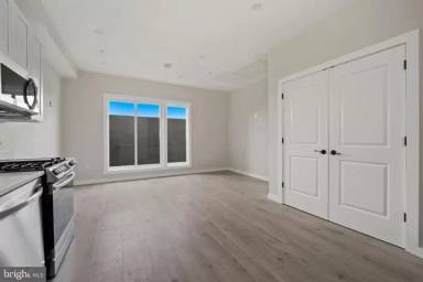 Main picture of 2116 4th St NE