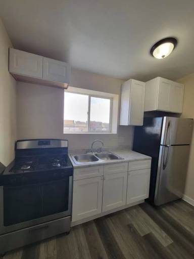 Main picture of 2219 S Oakley Ave
