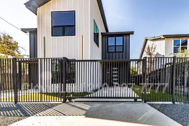 Main picture of 414 Montana St