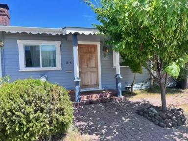 Main picture of 216 2nd Ave