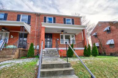 Main picture of 1907 R St SE