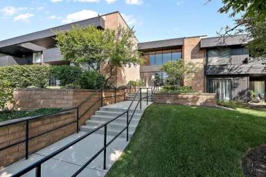 Main picture of 1255 N Sterling Ave