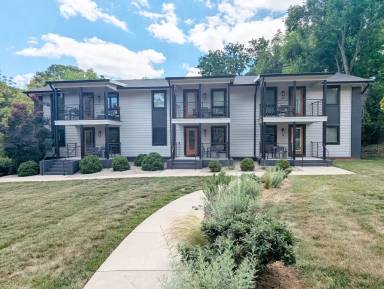 Main picture of 144 E Tryon St