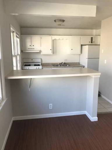 Main picture of 305 N Bruns Ln