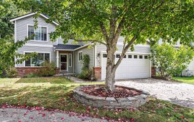 Main picture of 6127 Sycamore Ln NE