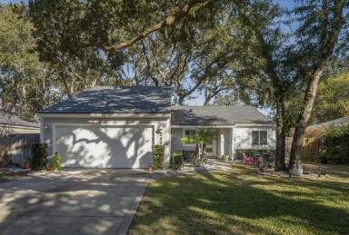 Main picture of 562 Robles Ln