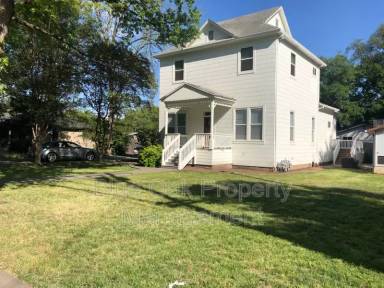Main picture of 1507 W 5th St