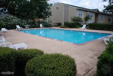 Main picture of The Pointe at Cypress Woods