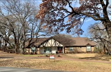 Main picture of 1608 Durham Dr