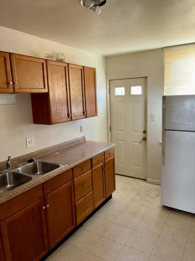 Main picture of 1124B Dohrman St