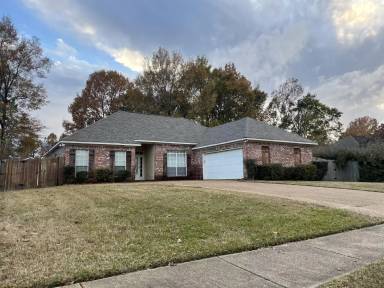 Main picture of 215 Chestnut Dr