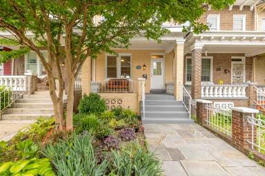 Main picture of 930 Quincy St NW